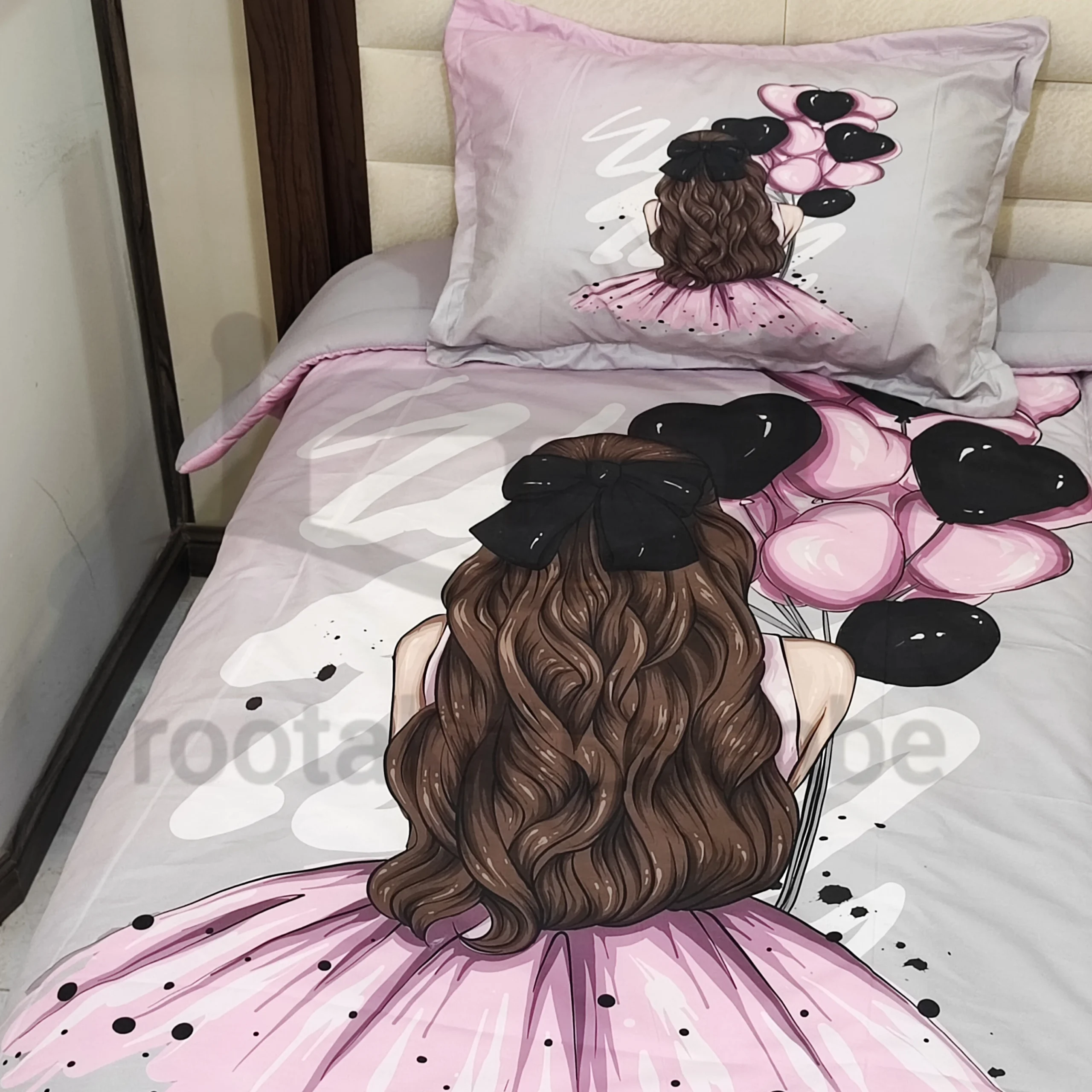 3D bedspread of a charming girl holding a balloon.1 روتختی سه بعدی دختر جذاب بادکنک به دست