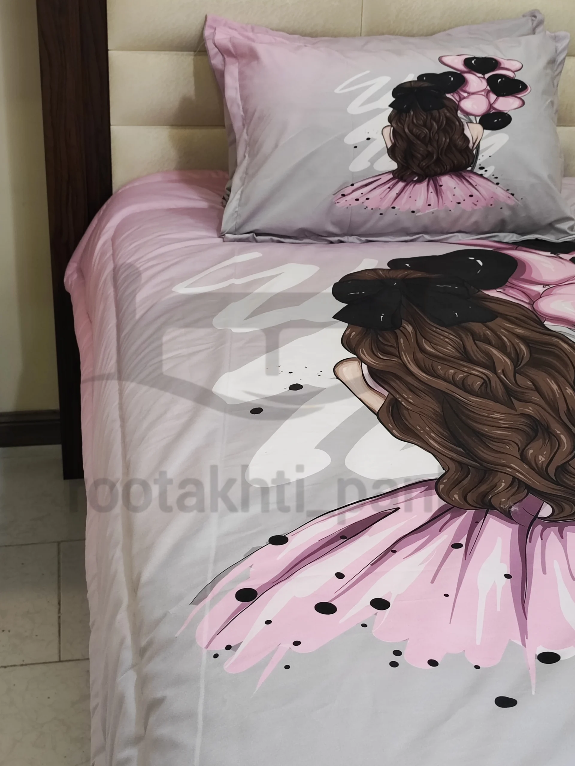 3D bedspread of a charming girl holding a balloon.3